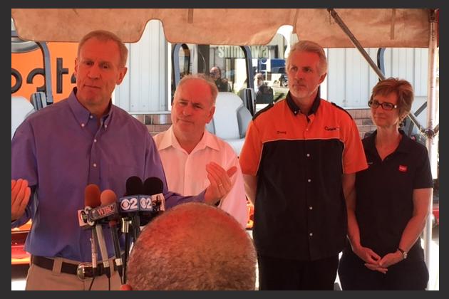 Governor Bruce Rauner made a stop at Nord Outdoor Power in Bloomington Friday. (Patti Penn/WJBC)