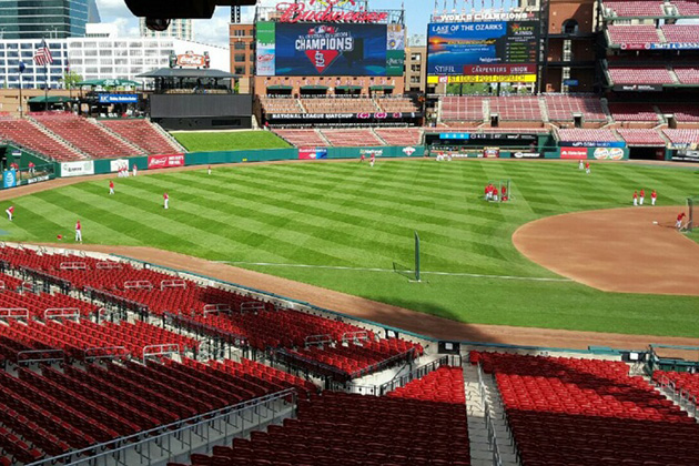 Busch Stadium hosts hiring event 