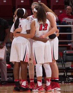 Illinois State University Women's Basketball team huddles together after falling to Wisconsin. (Photp: GoRedbirds.com)